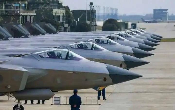 先数量，再质量！加油⛽！【军事数据！空军现役飞机数量超美国🇺🇸】美媒《军事