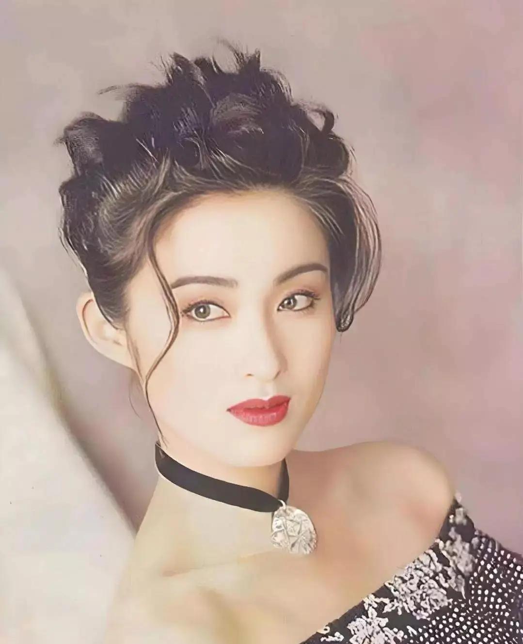 1996年，26岁的张敏离开香港，独自来到上海。 对当时的她来说，这不是一次