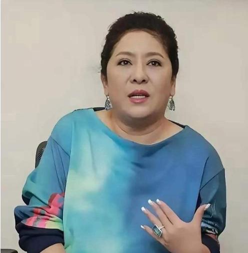 向太家有位菲律宾保姆，名叫玛丽亚，一干就是38年。有人问向太家里保姆有没有偷