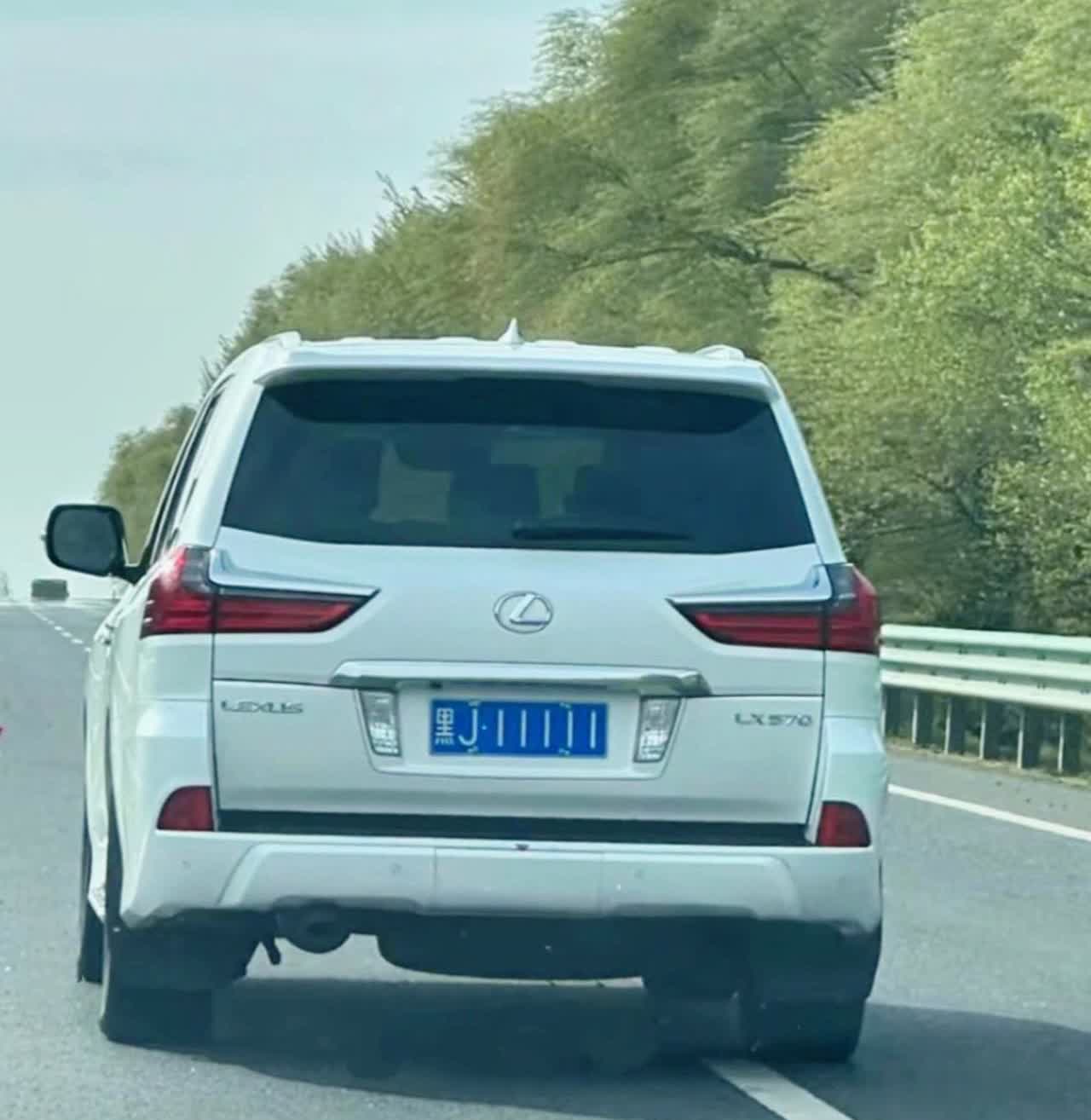 县城大凌志当地刀枪炮
