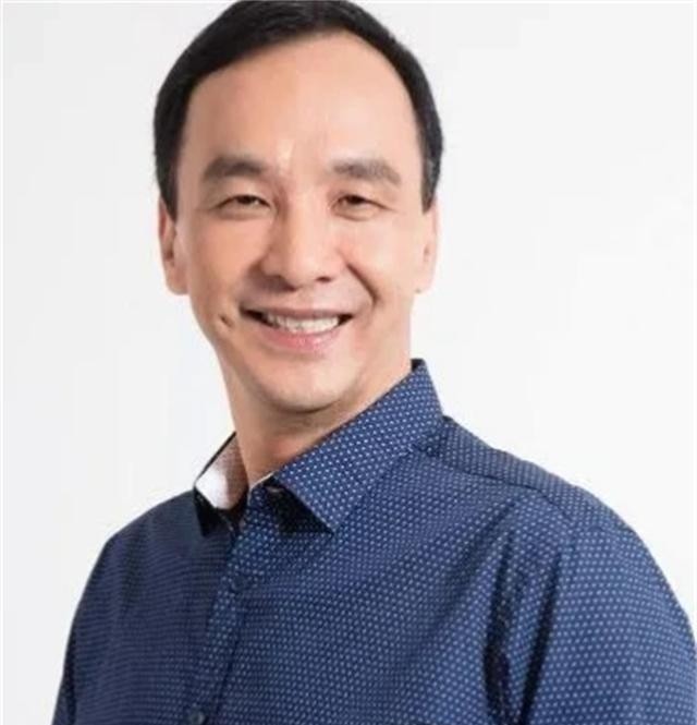 张亚中曾说：国民党有四种，第一是美国国民党，代表人物是朱立伦。主张亲美，一切都从美国利益出发；第二种