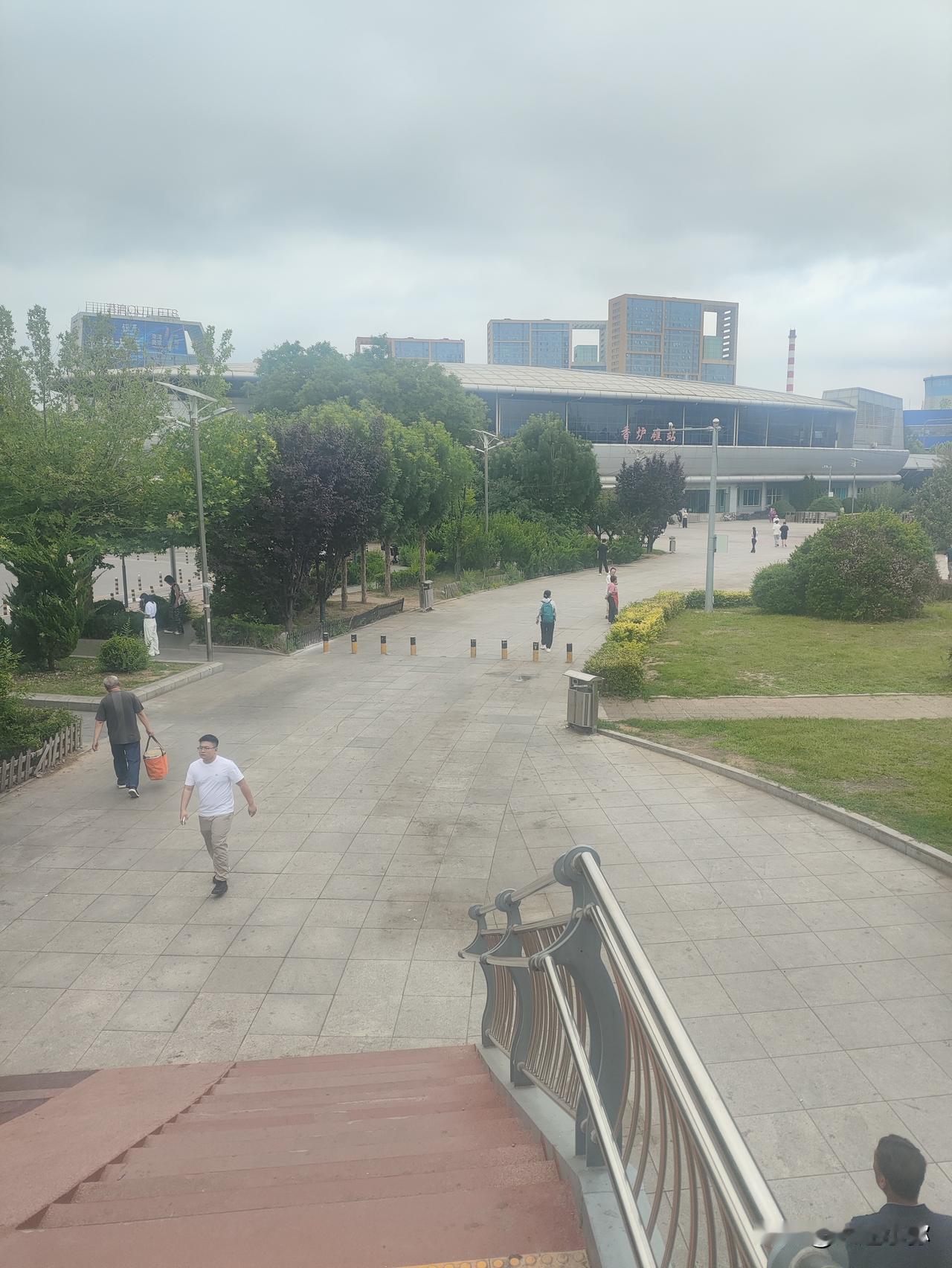 为东北超“让路”！大连香炉礁地铁站前小吃街一夜清零，这波操作你站谁？今天（6