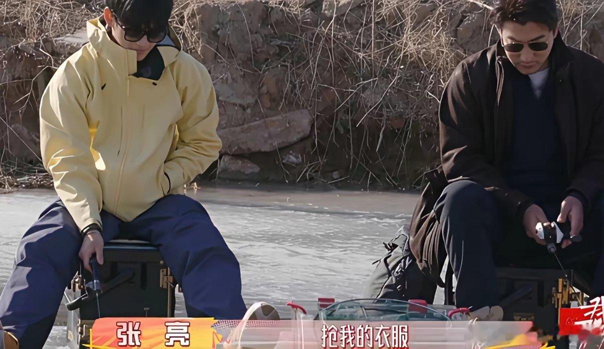 张亮儿子太帅了！18岁天天身高192CM，背影高瘦比妈妈蔻静高半头！天天身上的少