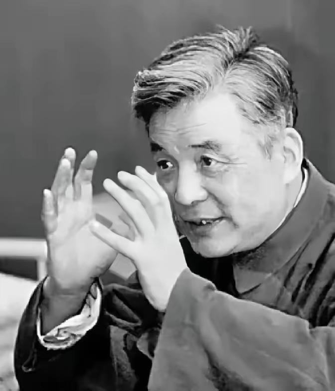 1986年，邓稼先临终前给中央打报告说：“全球核弹理论快到头了，以后重点不是搞大