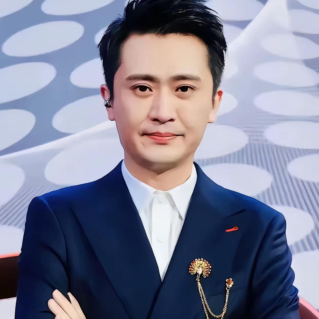 给央视卖命19年，连续6年顶着零下几十度的寒冷主持春晚分会场，却连撒贝宁的微信都