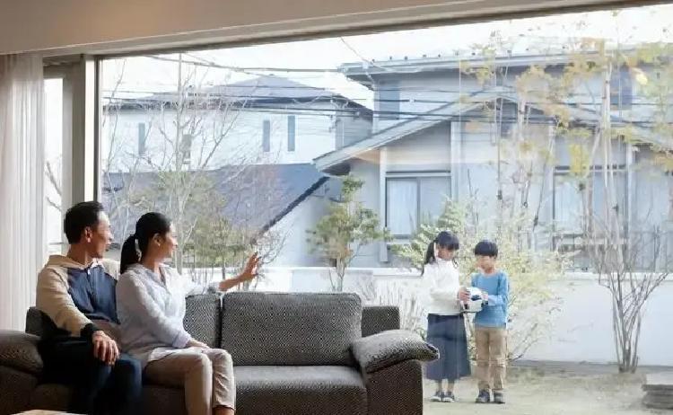 最近看到一种让人火大的事：男方家不光让媳妇带一套陪嫁房住进去，还直接盯上女方父母