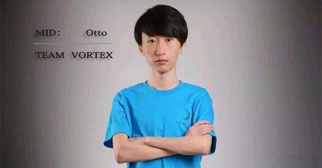 说起电棍还有个往事，当初wings解散的一大原因就是因为wings老板在TI6夺