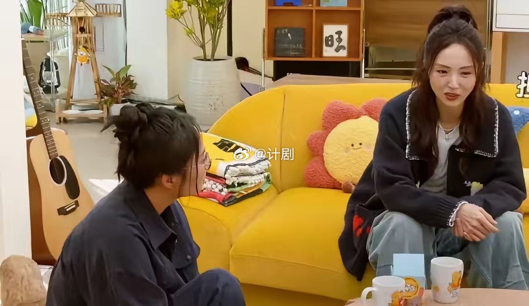 董璇这方面还是很清醒的一般女人都拎不清董璇建议李雪琴以后结婚了，尽量别两家人凑在