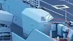 咱们076大平板的综合弹射控制站，俗称“气泡”发现布置在左舷栏杆外飘船台上。通过