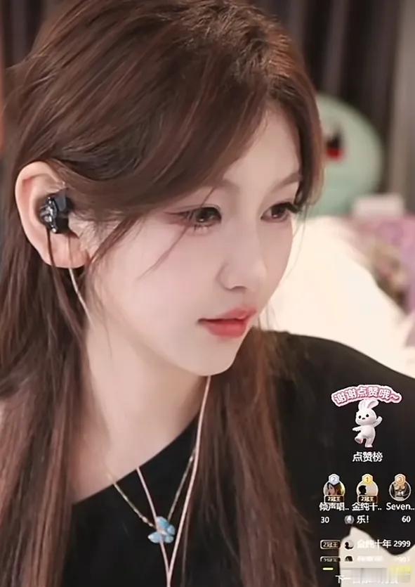 叶老师说转平台后压力很大，每天睡两三个小时，下播就头痛，要靠喝酒助眠叶知秋：虽然