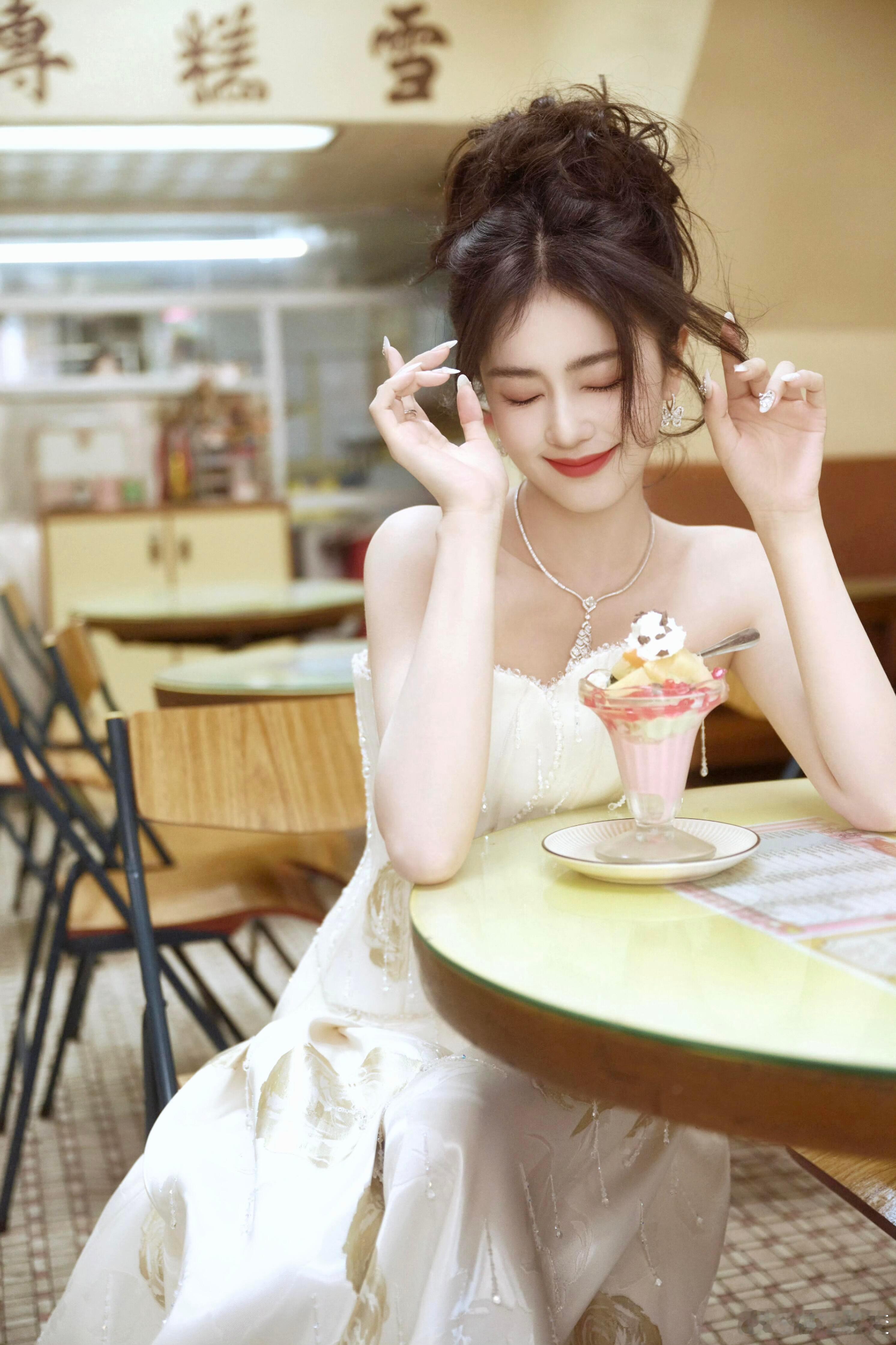 白鹿白鹿壁纸✘甜欲风想把这个菠吃掉白鹿｝