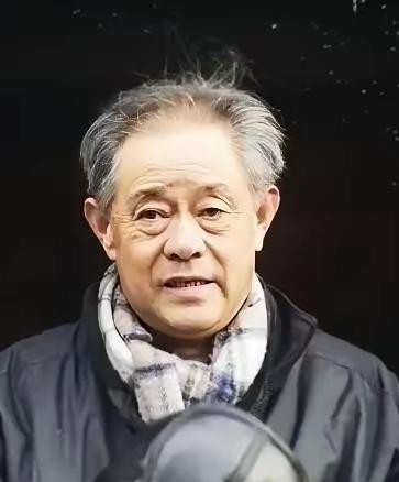 国家文物局工作组一进南京博物院库房，二话不说先把所有门锁全换了。动作干脆利落，不