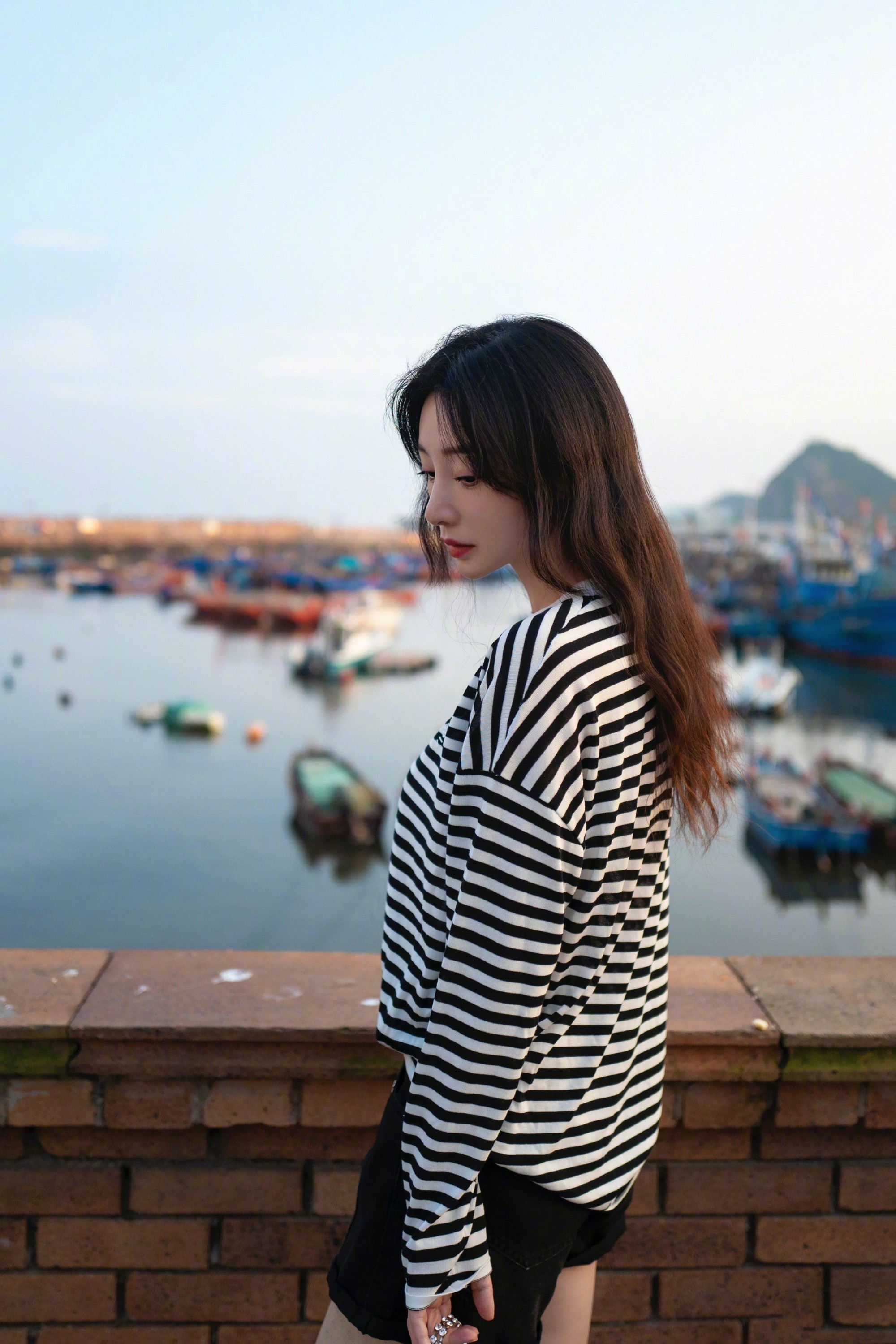 柳岩姐姐，条纹主题穿搭，好温柔的秋日气息​​​