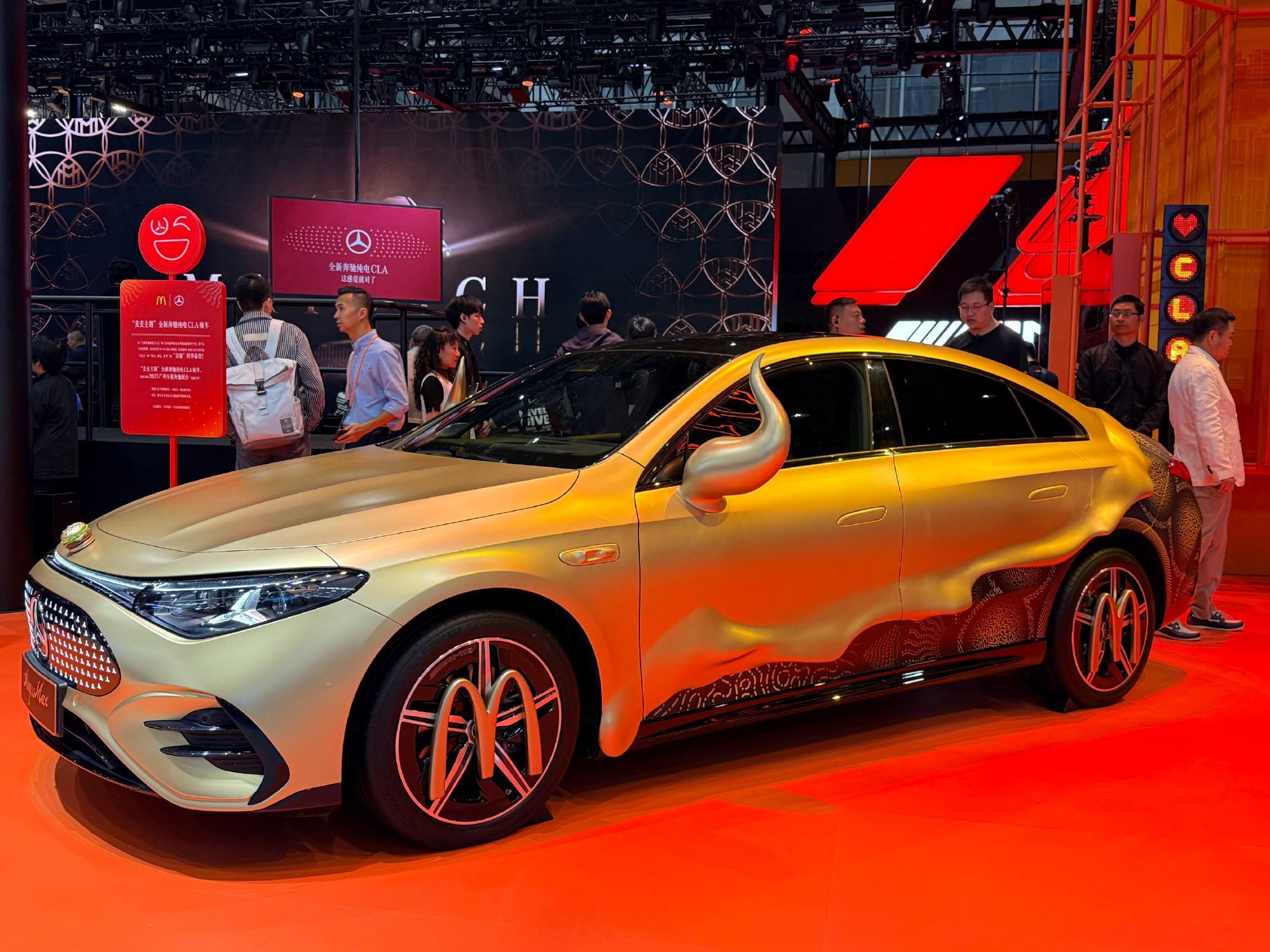 奔驰纯电CLAx麦当劳汉堡标也太酷了吧~