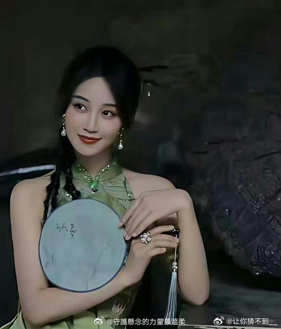 蓝盈莹说自己只靠嘴部每天锻炼把嘴练翘，真的很厉害吧​​​