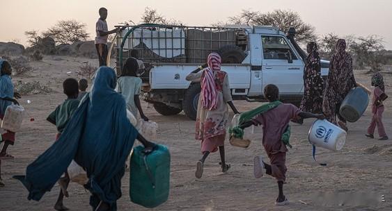 快看!国际时事头条消息!苏丹法希尔市死亡人数已达约2000人据《时代消息报》