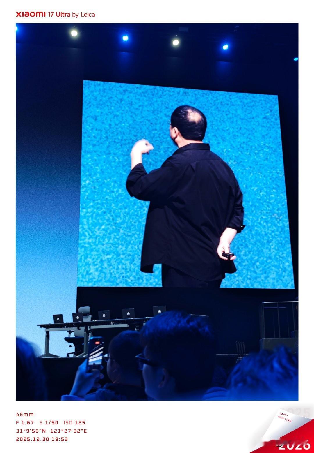 罗永浩疯了！迟到50分钟被狂喊退票，他竟自掏166万全退捐了！老罗的科技春晚彻