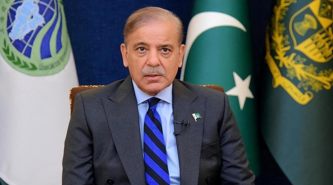 这事儿闹得挺大，沙特和阿联酋这两位海湾“土豪”，在短短几个月内对巴基斯坦演了一出