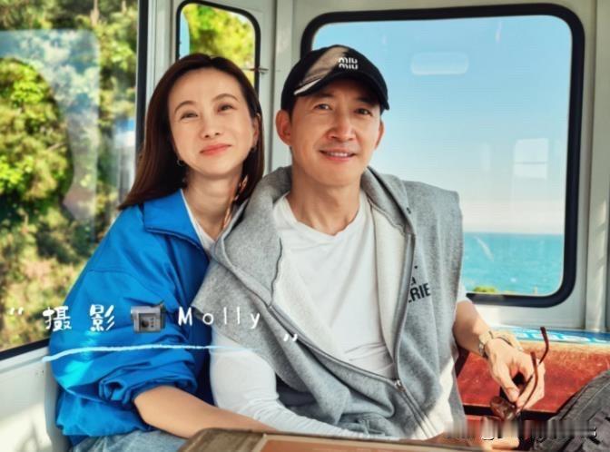 王阳好接地气，平时除了工作就是陪伴妻子和女儿，妻子长相漂亮，优雅大方，端庄大气，