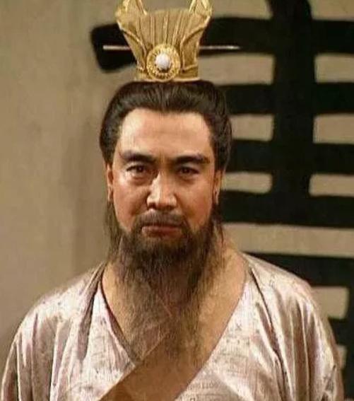 198年，白门楼上，吕布被五花大绑地带上了楼，他让曹操把绳子松一点，曹操说：“捆