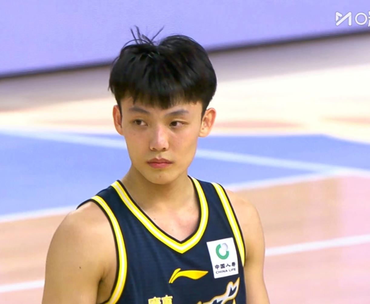 广东队今年的宿敌有两家，不是辽宁，因为他们已经不把辽宁队放在眼里了广东队的头