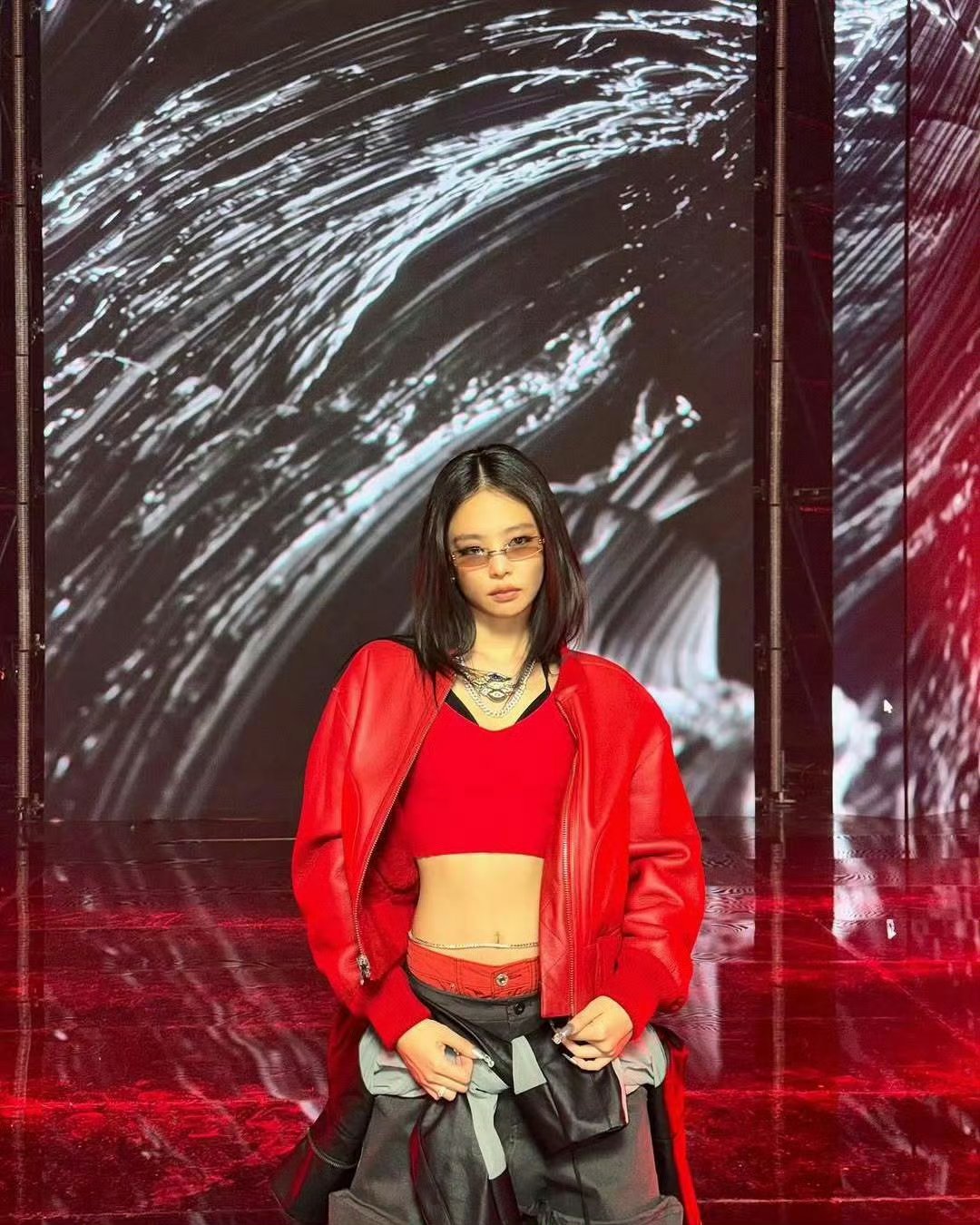 jennie女王扇飞下家lisa​​​