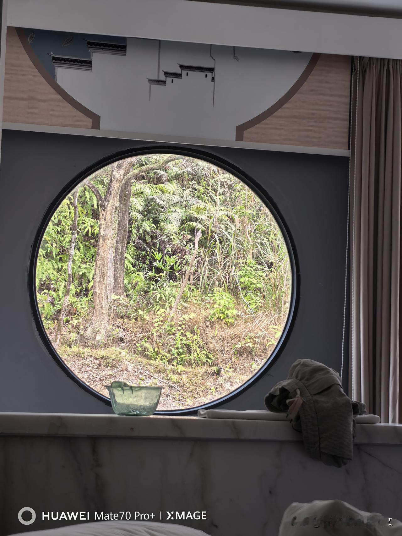 数学考试的“逻辑鬼才”在一次数学考试中，小明遇到了一道难题：题目：“请解