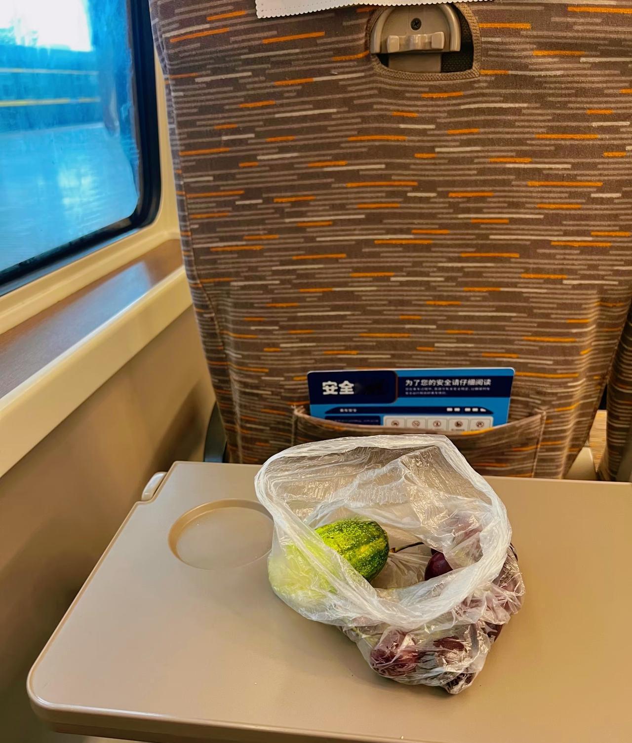 我的闺蜜说“贫穷是一种贫困。你太穷了，你的低欲望是你没有见过世界，自然不会有欲