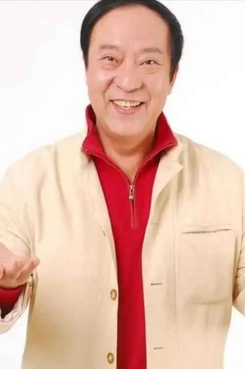 76岁牛群坐地铁被偶遇！满头白发老态尽显，变化太大难认出，这背后还有那些故事？