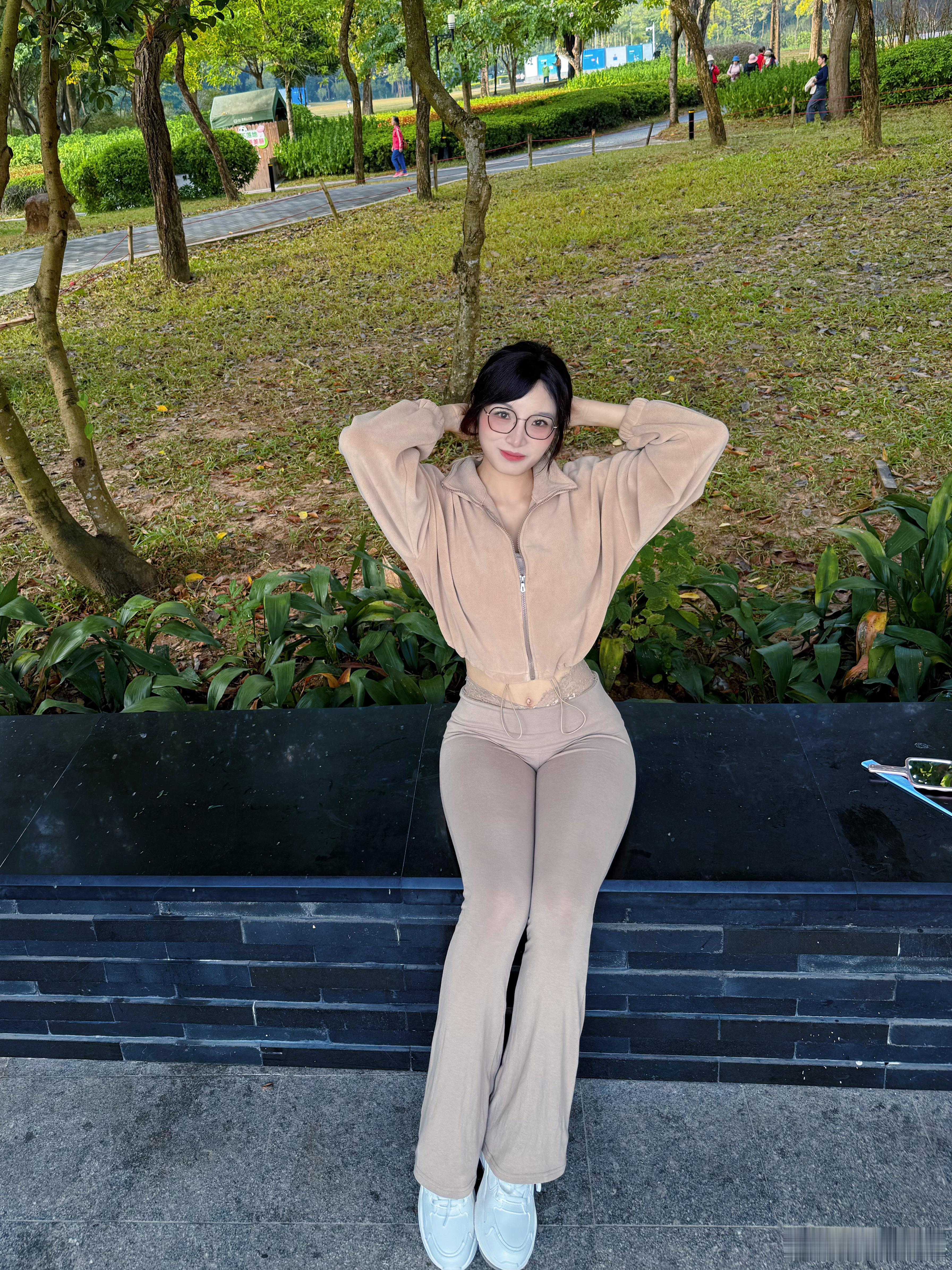 哪一张啊我拍的时候只想快点回家太累了今天拍的都很💩