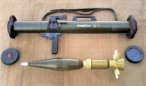 泰军M113的木材装甲扛了一发柬军PF89火箭筒，感觉和格栅装甲作用类似（图4