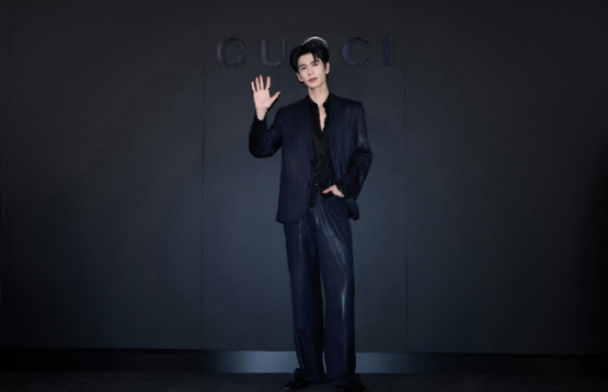 太顶了！张凌赫GUCCI大秀话题已经登美趋第一了🔝东方面孔惊艳国际秀场，海外热