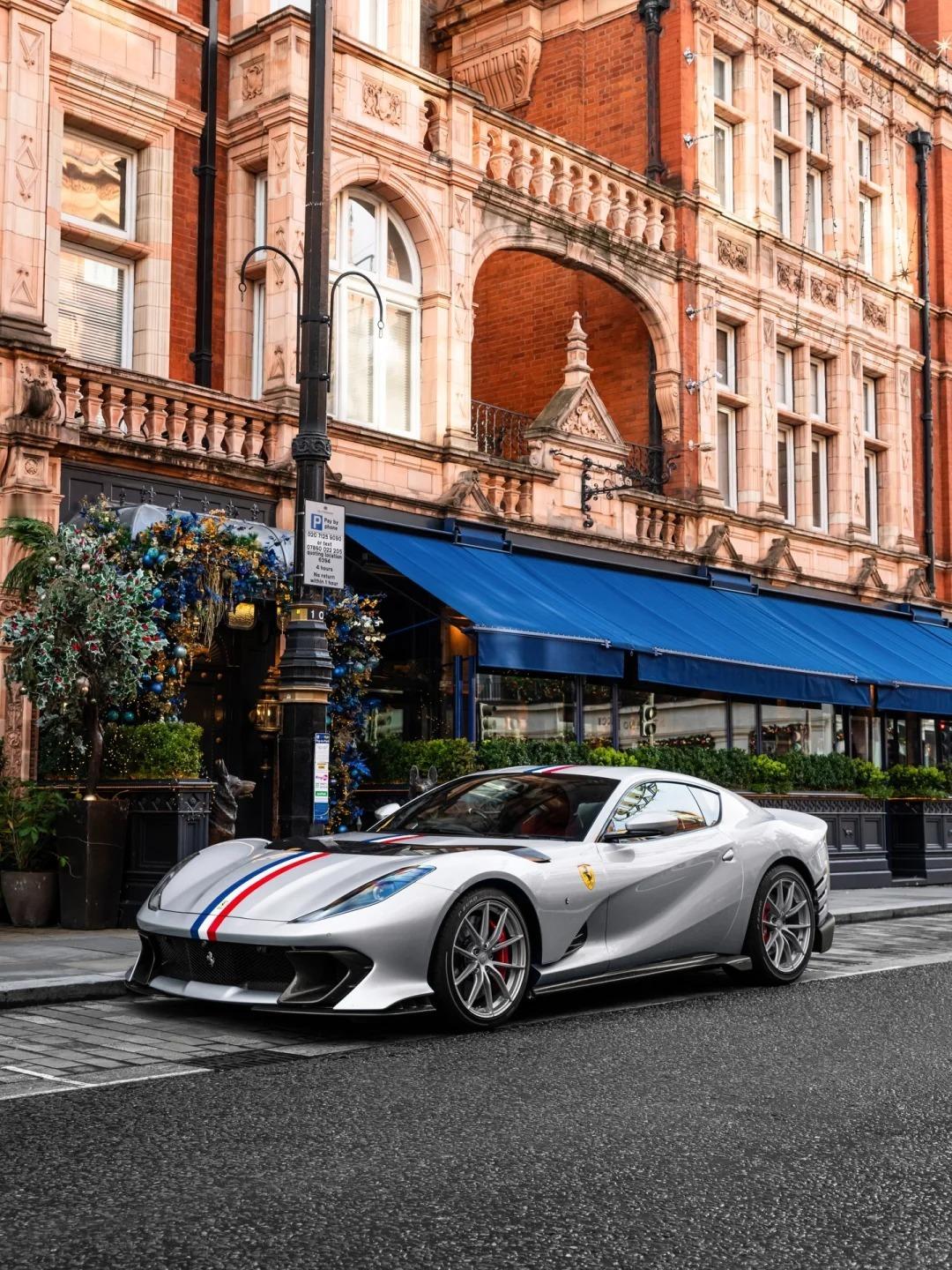 法拉利812Competizione，这涂装这姿态绝美车片