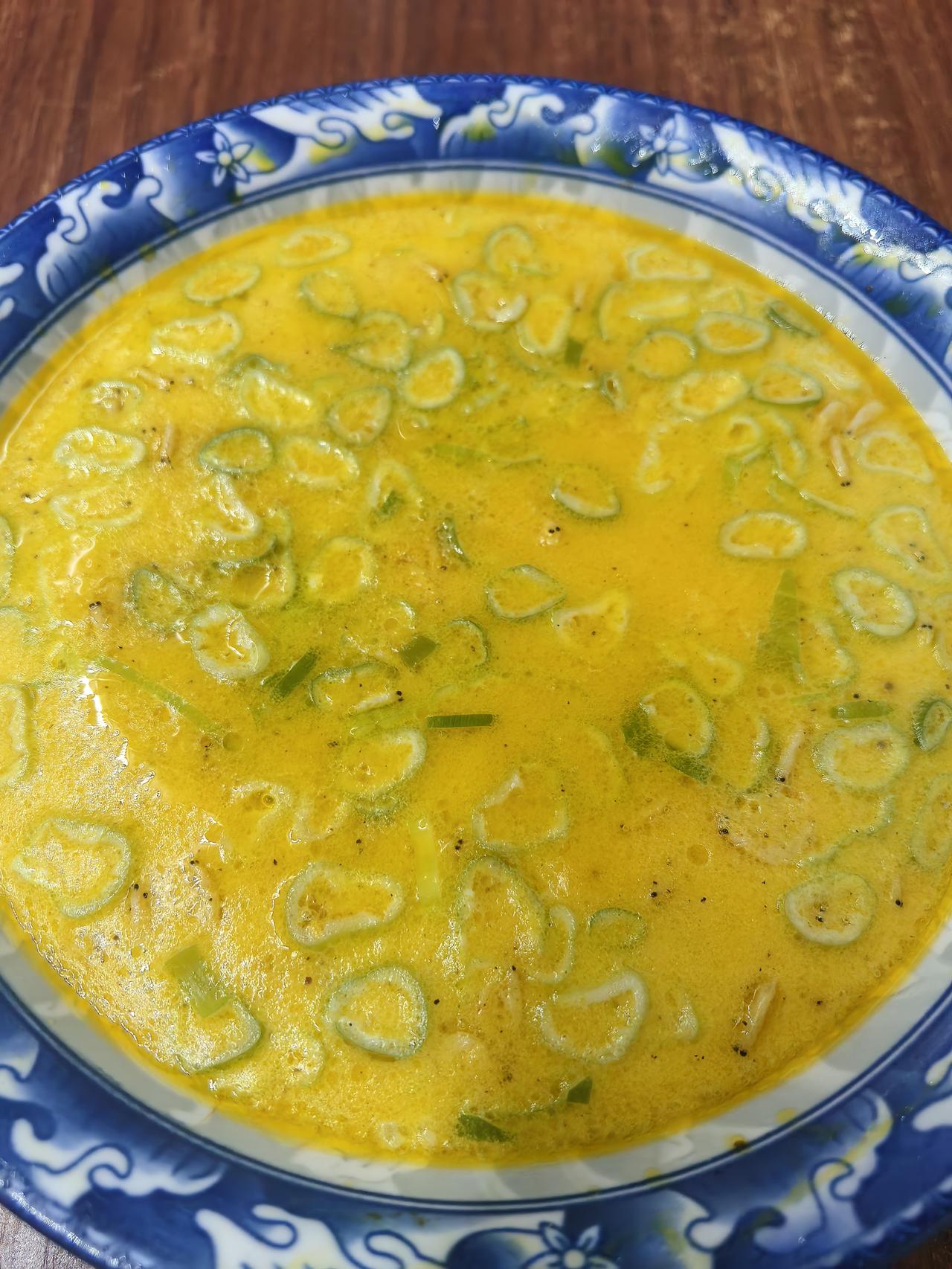 我妈去世7年了，我爸一个人的时候，我老公总是惦记，家里做好吃的，总是惦记着我爸。