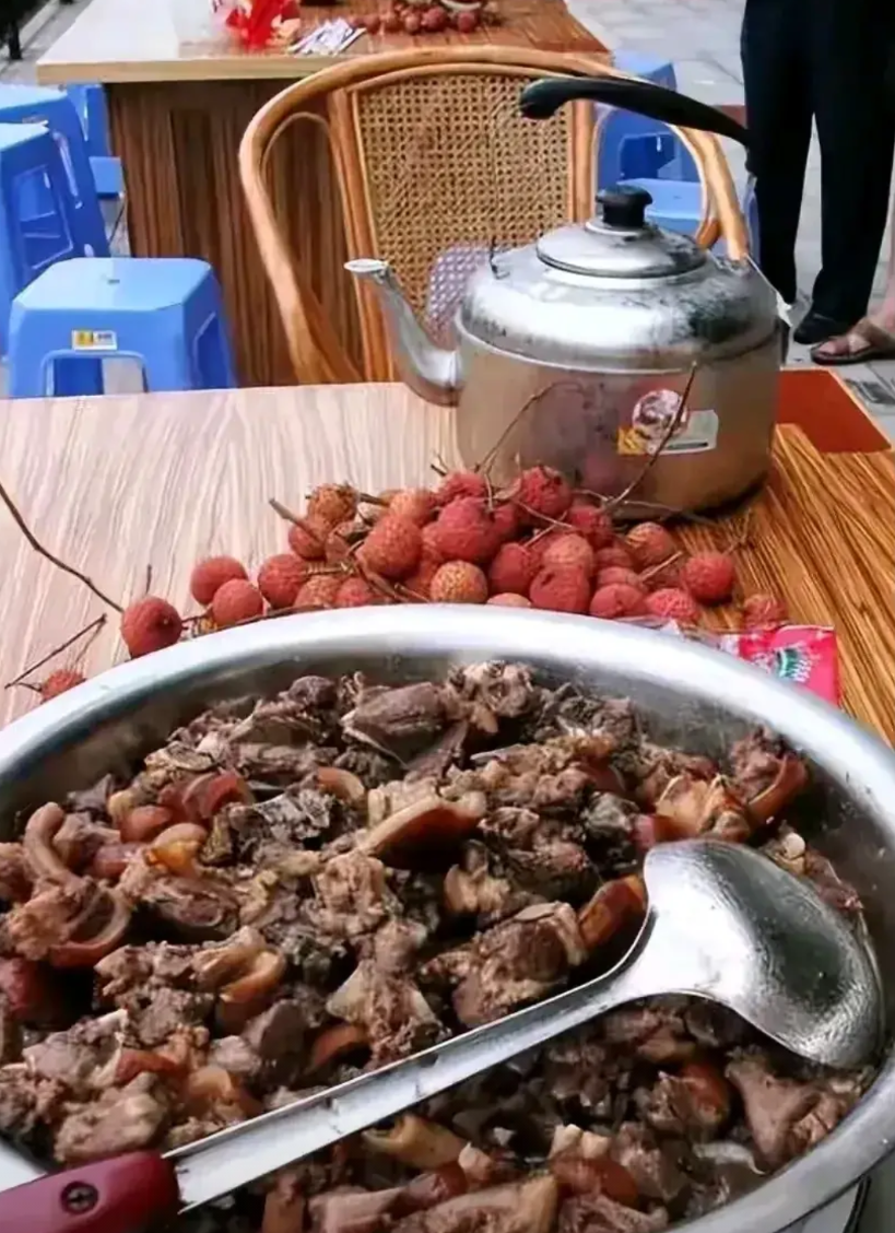 到玉林市抵制玉林狗肉荔枝节的陈某某博主，来玉林十多天，最后的感慨，玉林根本就没有