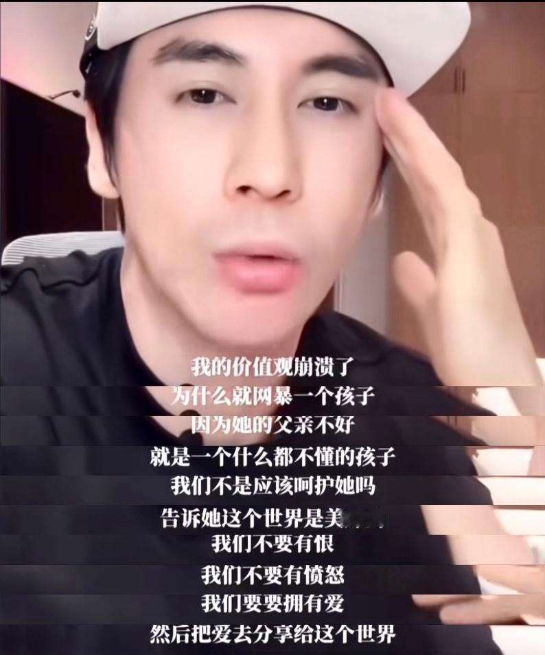 内地演员张伦硕凌晨2:48跑到派出所报警求助，满脸写着6个字“我说错什么了”，他