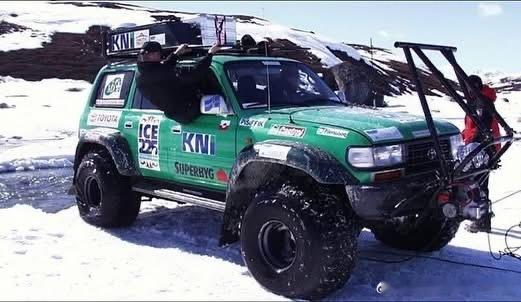 丰田LC80，一直都是巅峰存在，在这片人迹罕至的冰雪世界里，LC80不仅是交通工