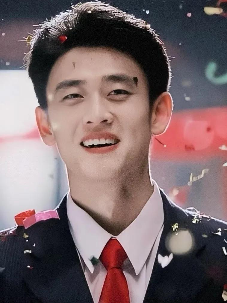 王天辰家庭背景王天辰本人：1993年，在北京出生，185厘米大高个，在部