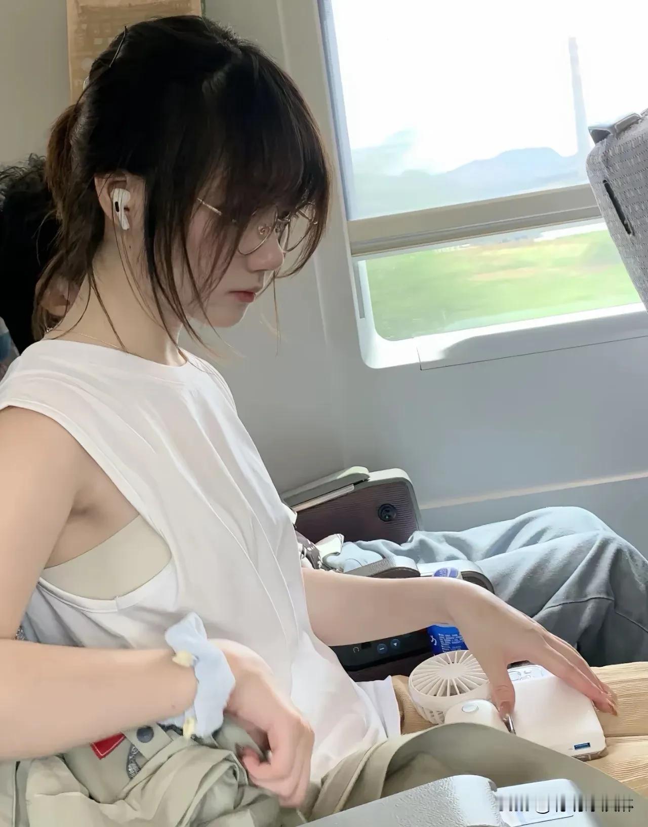 旅行女孩的日常：不赶路，只感受路！清晨追日出，黄昏等日落，每一步都是风景。