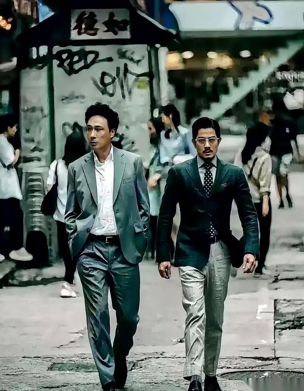 讲真，吴镇宇演戏，就是老天爷追着喂饭吃的那种。你都看不到他用劲儿。就松松垮垮