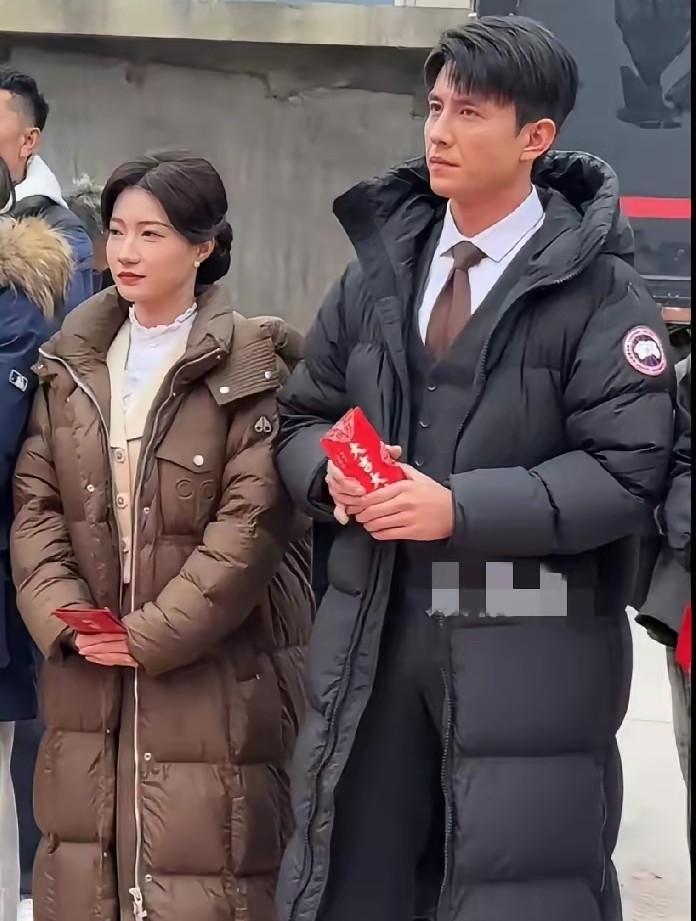 刘萧旭新剧开机虽然有唐国强坐镇，但是刘萧旭的粉丝依然不满意，因为刘萧旭这次合作