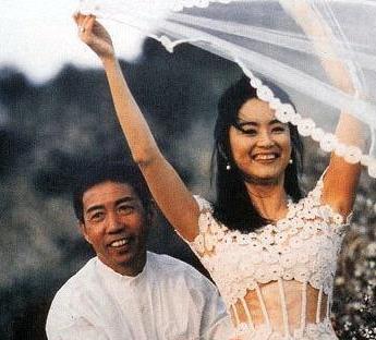 1994年，林青霞与香港富商邢李原即将举办婚礼，得知消息的秦汉却慌了，他当即找到