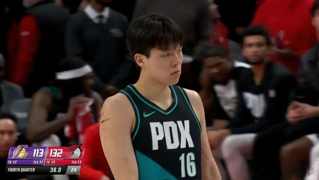 杨瀚森：折返跑3分钟……开拓者主场顺利打爆了湖人，末节一度领先20多分，老詹提前