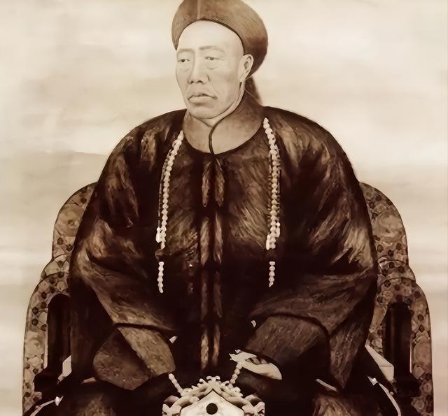 1908年慈禧太后去世，李莲英请求回老家养老。隆裕太后面色不善，心想：“你做了多