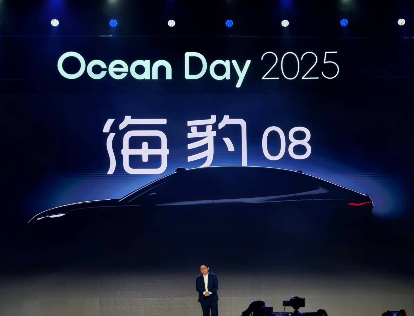 按理说此前规划，海豹08和海狮08这俩车应该就是汉L和唐L的同平台姊妹车吧？但图