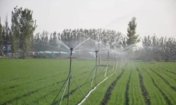 中国正在干一件全世界根本无法理解的事。别的国家是抽地下水用，咱们是往地下灌水。华