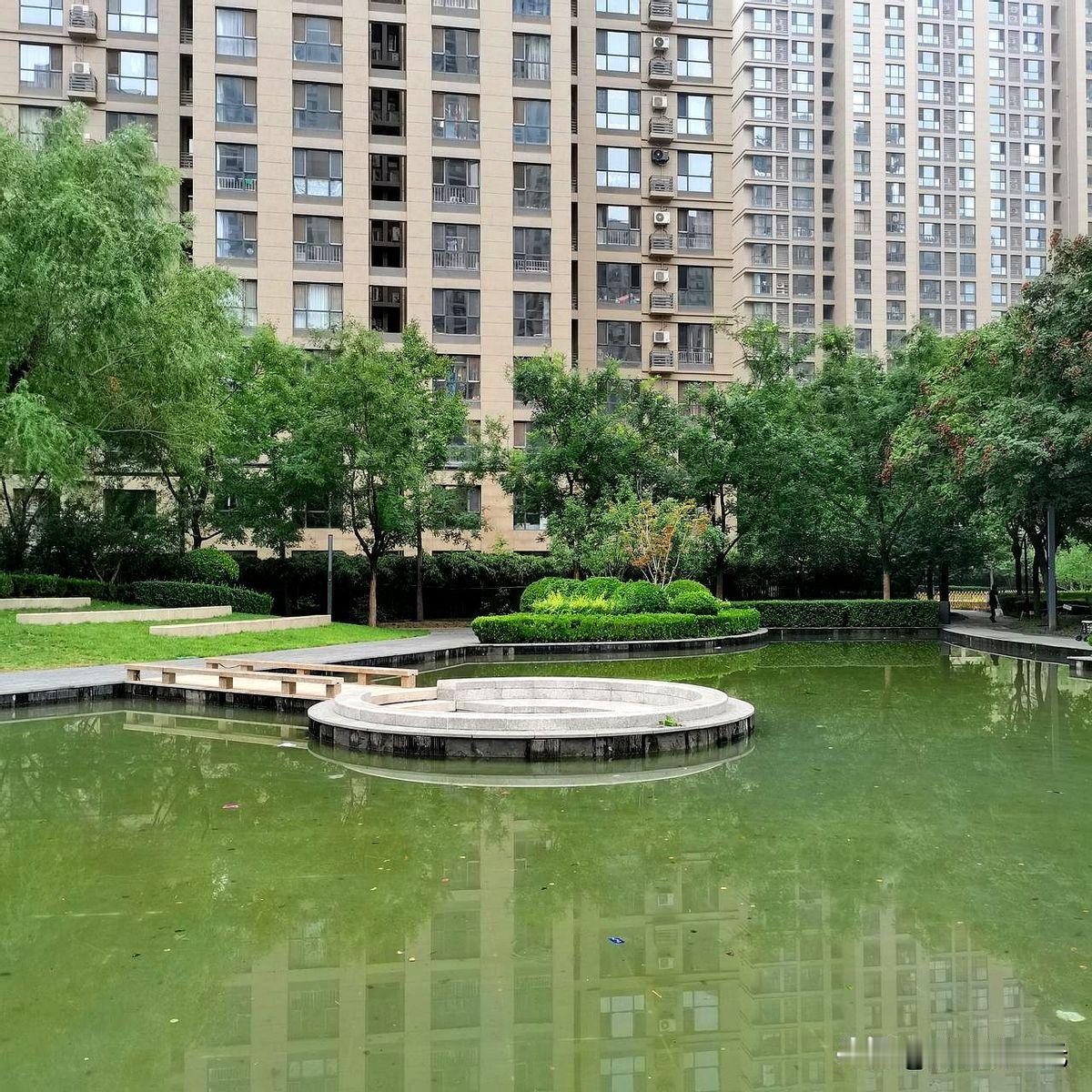 我现在遇到一件非常纠结的事情！我现在住的是老破小，房龄已经有四十多年了，本打算