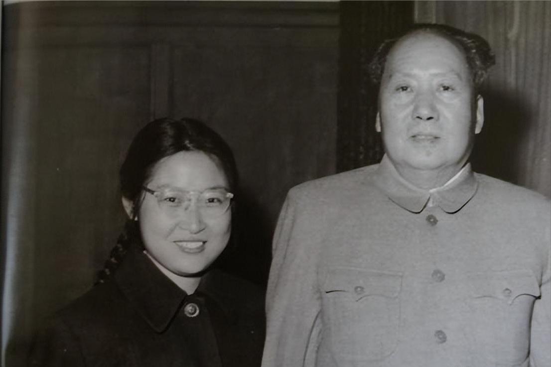 1972年李讷生娃后写信请求爸爸接济8000元,毛主席看罢来信后,心痛不