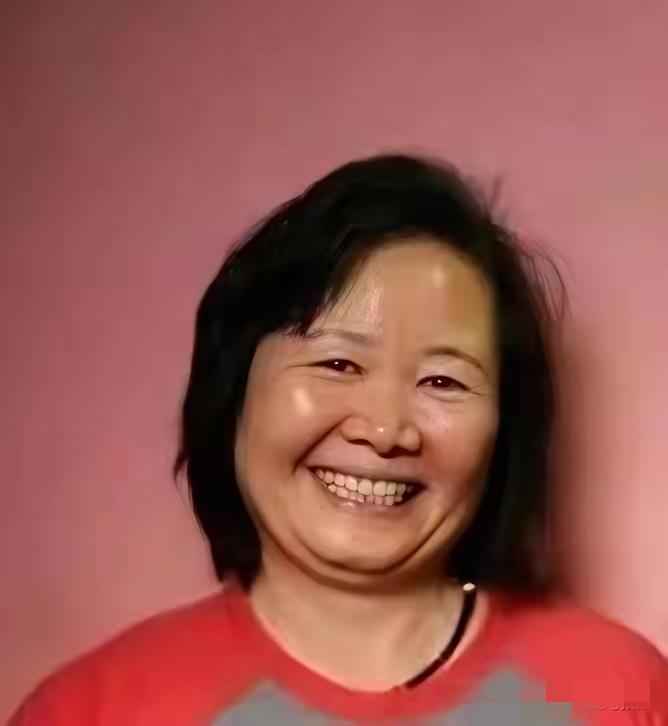 谁能想到，一个普通的血浆站检测员，竟赌上自己的一生，揪出了90年代河南卖血背后的