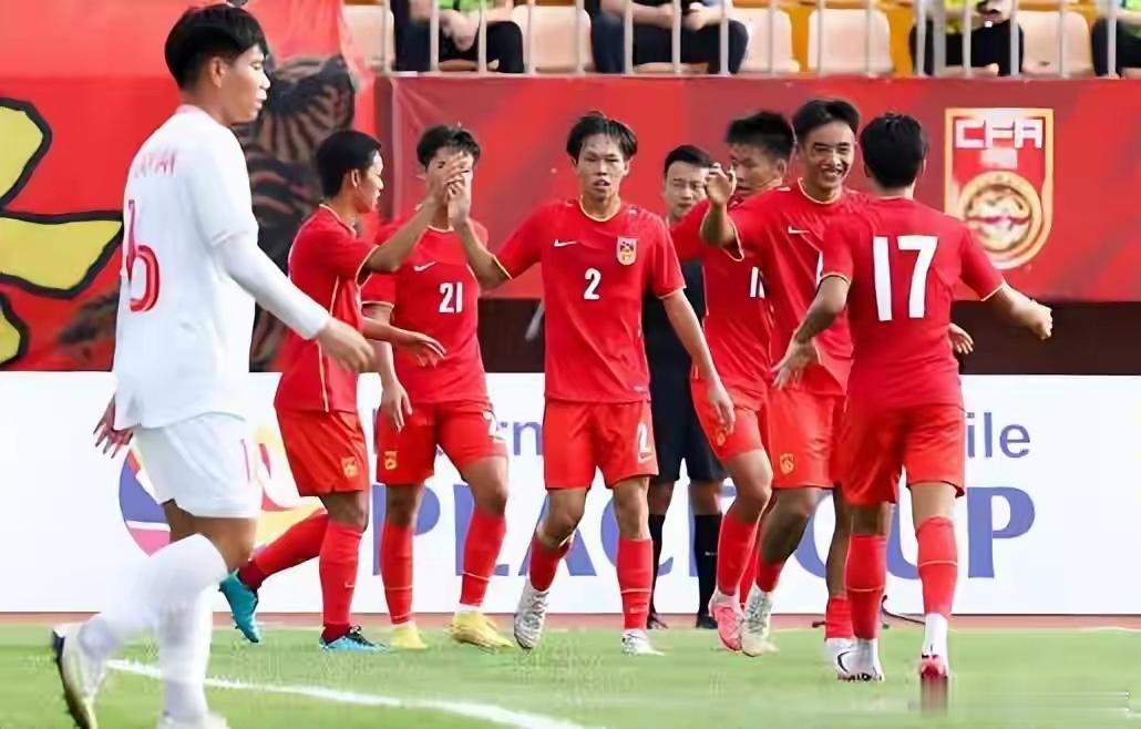 邵佳一魄力换血！三鲁能新星首闯国足赵剑非领衔迎新机国足新帅邵佳一推进年轻化改革